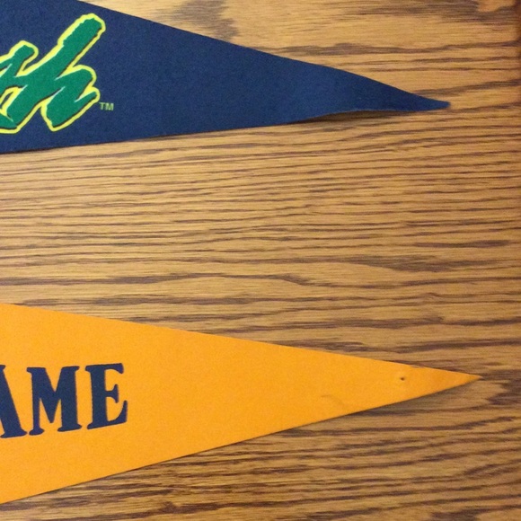 Notre Dame Pennant Set - Picture 3 of 6